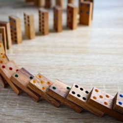 Evolusi permainan domino dari tradisional ke online